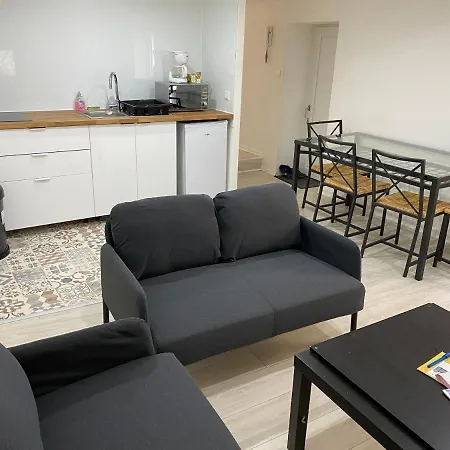 2ème étage 42m2 Hyper Centre / Parking Gratuit Appartement *